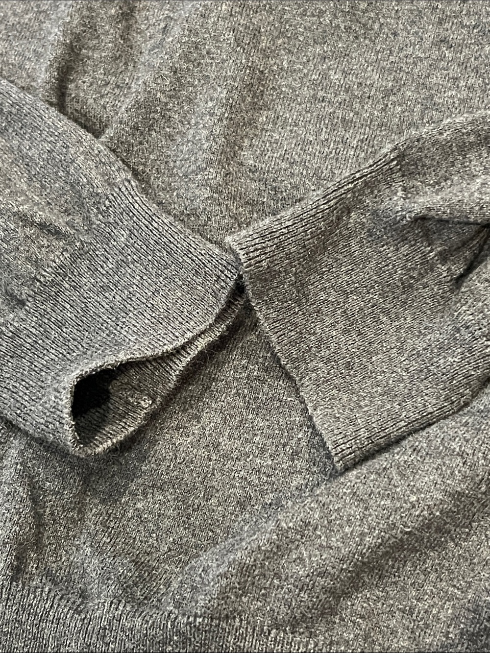 Article 365 V-Neck Sweater in Charcoal Cotton and Cashmere Blend Large Oversized - Picture 7 of 8